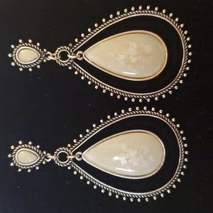 Dangle Stone Earring